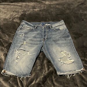 H&M Divided Blue Denim Jeans shorts Men’s 34. Pre owned. Gently used. Cotton